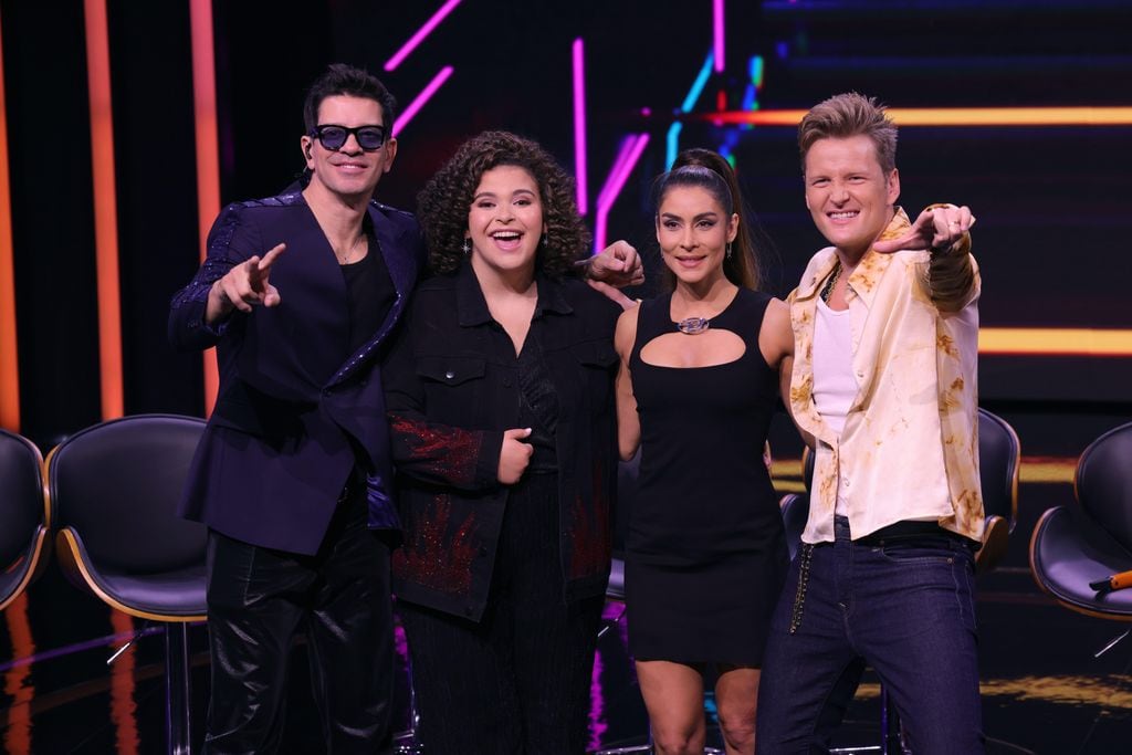 Yahir, Lucero Mijares, María León y Alexander Acha forman el equipo 'Las Estrellas' en 'Juego de Voces 2'. 