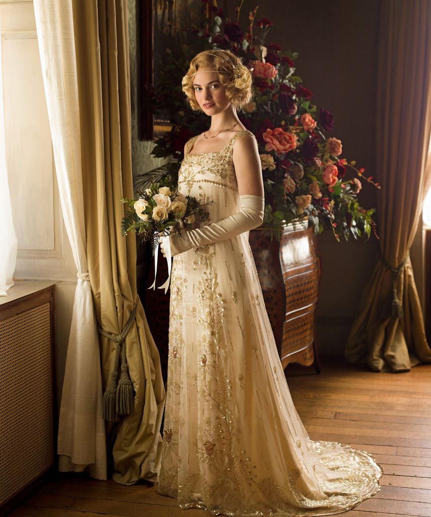 Lily James, en el papel de Lady Rose MacClare en Downton Abbey.