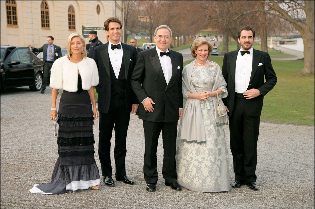 Ana María y Constantino de Grecia con sus hijos Pablo y Nicolás y Marie-Chantal