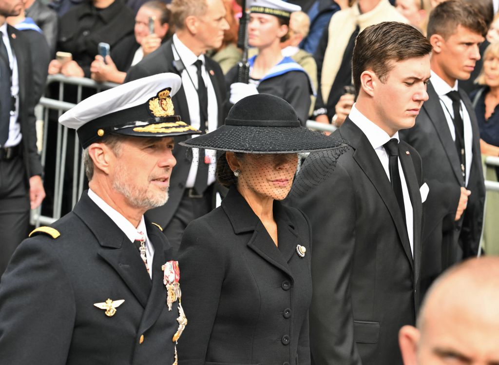 El rey Federico X de Dinamarca, la reina Mary de Dinamarca y el príncipe heredero Christian de Dinamarca.