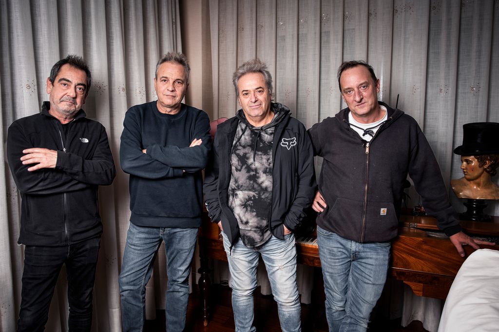 Retrato de la banda de música Hombres G (David Summers, Daniel Mezquita, Rafael Muñoz y Javier de Molina) durante la presentación del libro “Nunca hemos sido los guapos del barrio”.