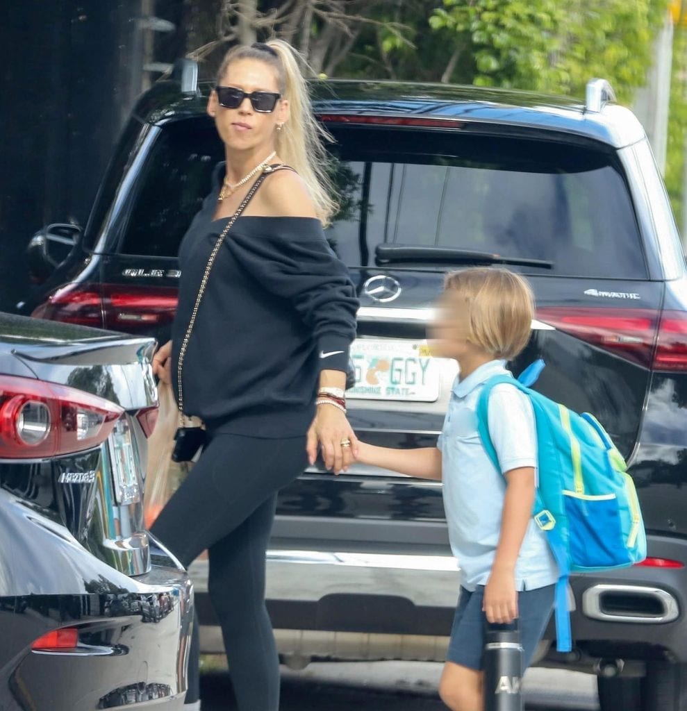 Anna Kournikova presume pancita y deja ver lo avanzado que va su embarazo 