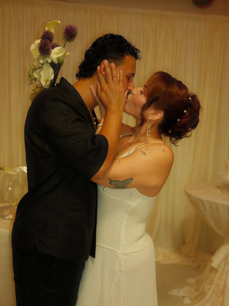 En las fotografías que compartió, Jesaaelys se dejó ver feliz junto a su esposo