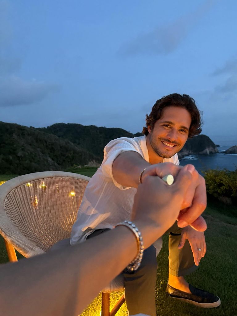 Diego Boneta recibió la sorpresa de su guapa novia