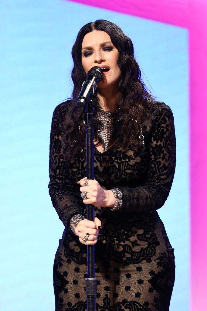 Laura Pausini recién lanzó el tema 'Mi Historia Entre tus Dedos'