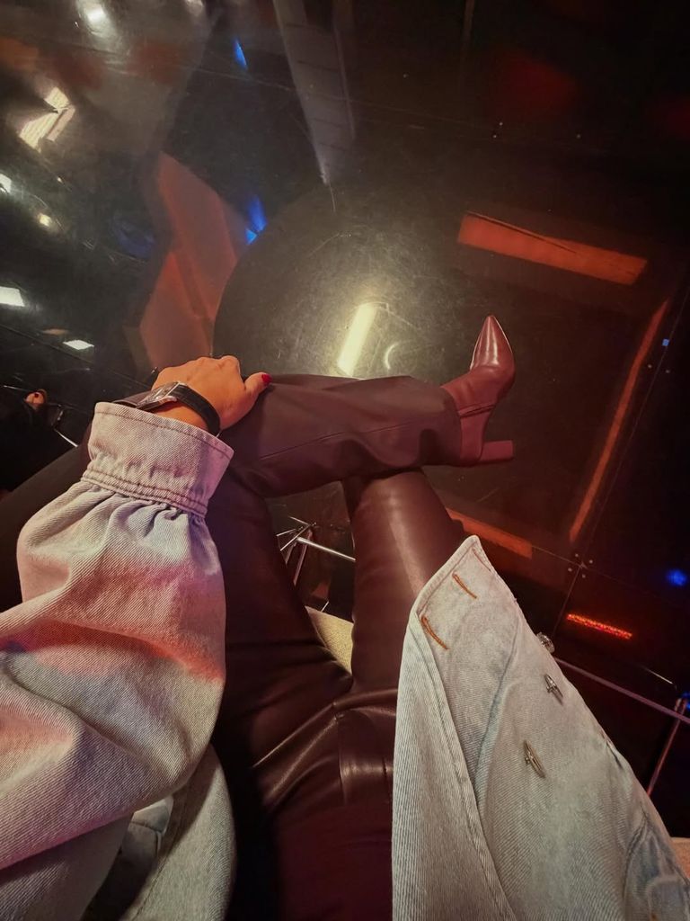 Nuria Roca con look de firma española.