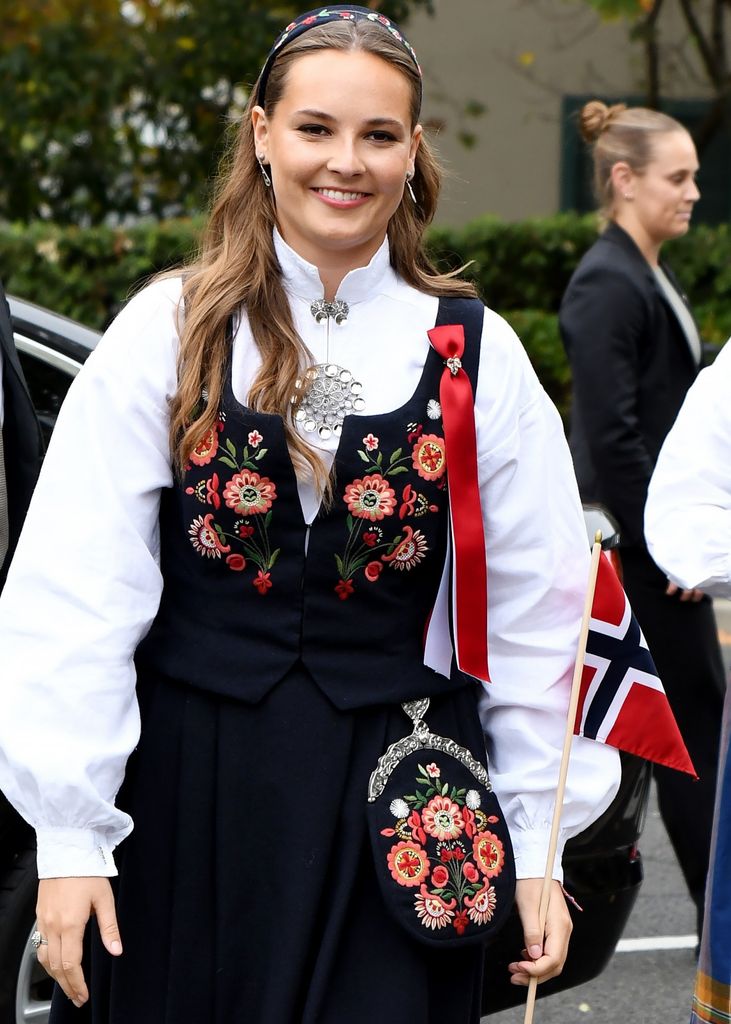 La princesa Ingrid ataviada con el bunad, el traje típico de los noruegos