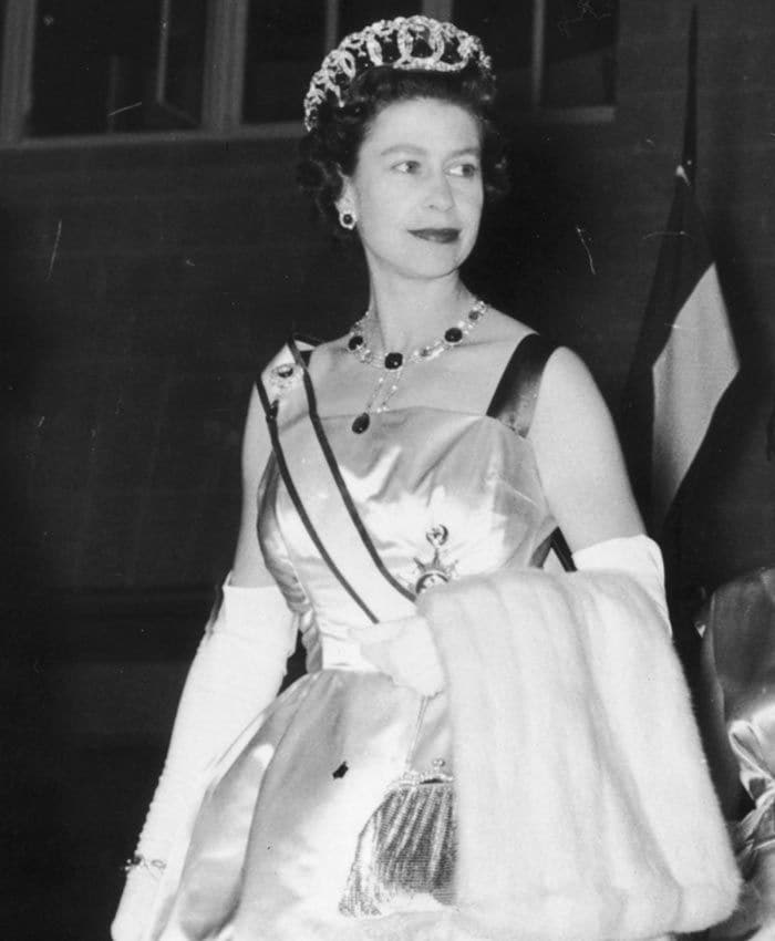 isabel-ii-getty-2z