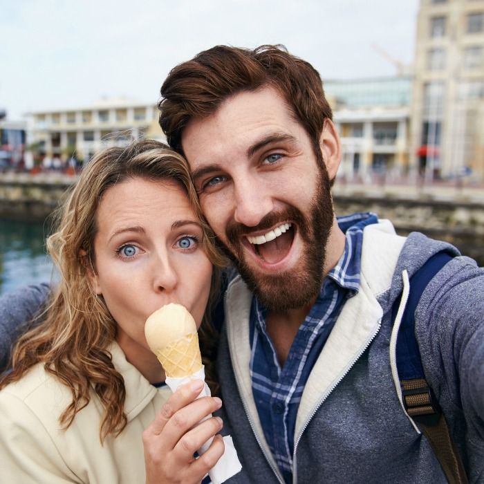 El mismo día de la ceremonia, o meses antes, con un regalo para compartir en pareja: te proponemos siete ideas de regalos para el novio para después de la pedida.
