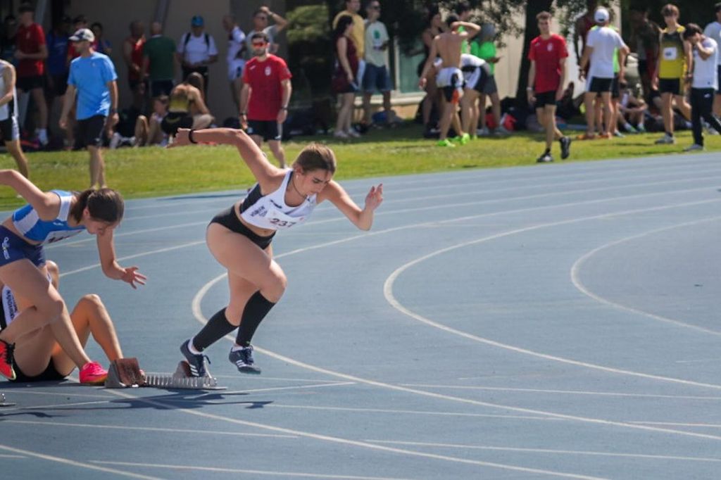 La nieta mayor de Raphael entrenando en el Club Atletismo Majadahonda