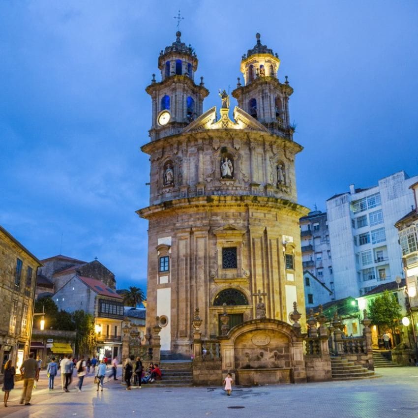 Iglesia de la Virgen Peregrina en Pontevedra, una visita imprescindible en la ciudad en una de las plazas más concurridas.