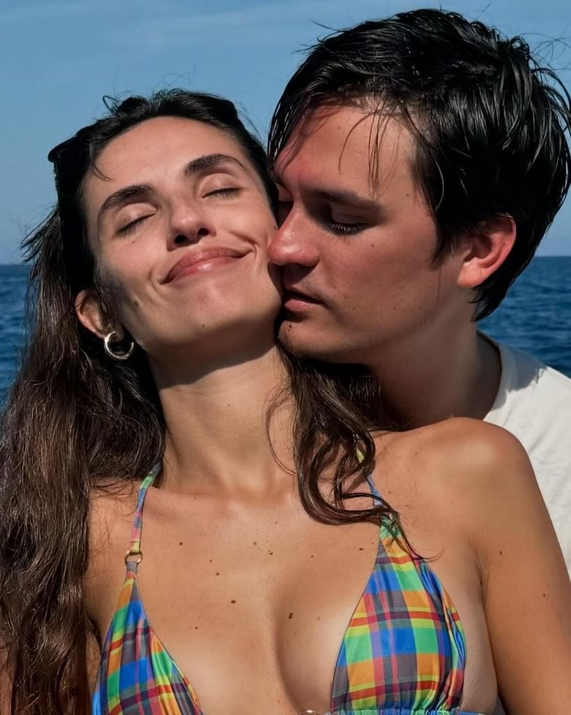 Alain-Fabien Delon y su pareja