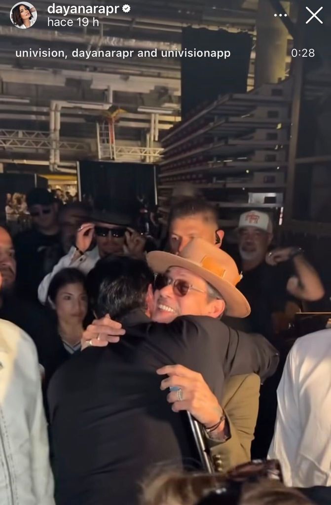 Chayanne se encontró con Marc Anthony y le dio un gran abrazo.