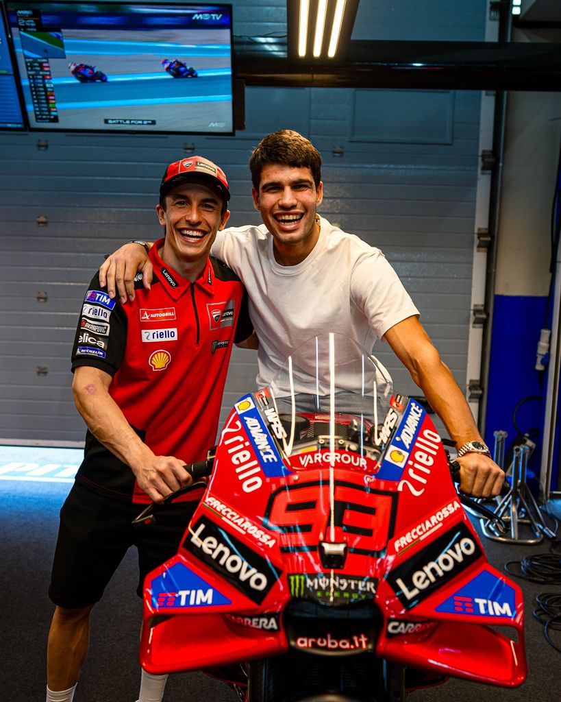 Marc Márquez y Carlos Alcaraz en el circuito de Jérez en abril de 2025