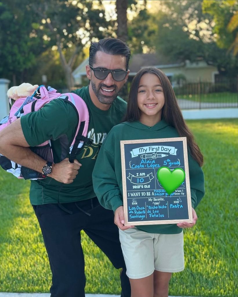 Toni Costa no quiso perderse el gran día de su hija Alaïa.