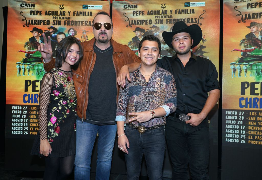 Angela Aguilar, Pepe Aguilar y Christian Nodal posaron para las cámaras en 2018