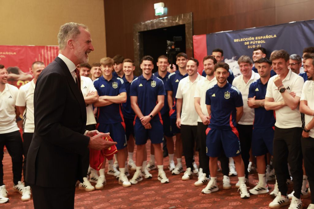 EL REY FELIPE VI JUNTO A LA SELECCIÓN DE ESPAÑA DE FÚTBOL SUB 21 EN ESLOVAQUIA