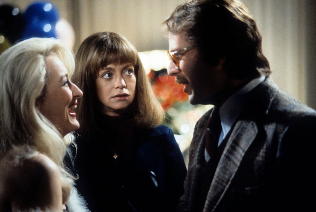 Una escena de 'La muerte os sienta tan bien', estrenada en 1992. En la imagen, Meryl y Goldie junto a Bruce Willis