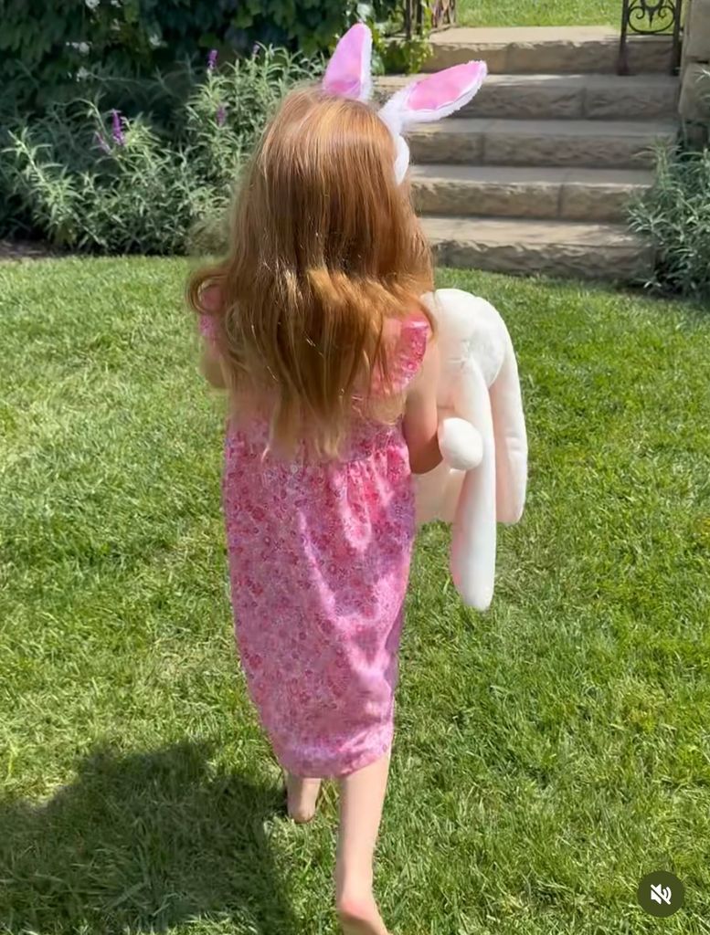 Lilibet Diana tiene una abundante cabellera pelirroja, heredada de su padre, el príncipe Harry.