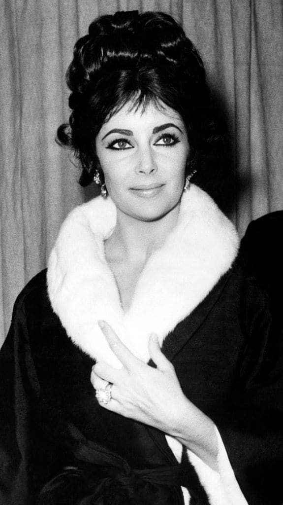 Se decía que Elizabeth Taylor tenía los ojos de un color violeta inusual