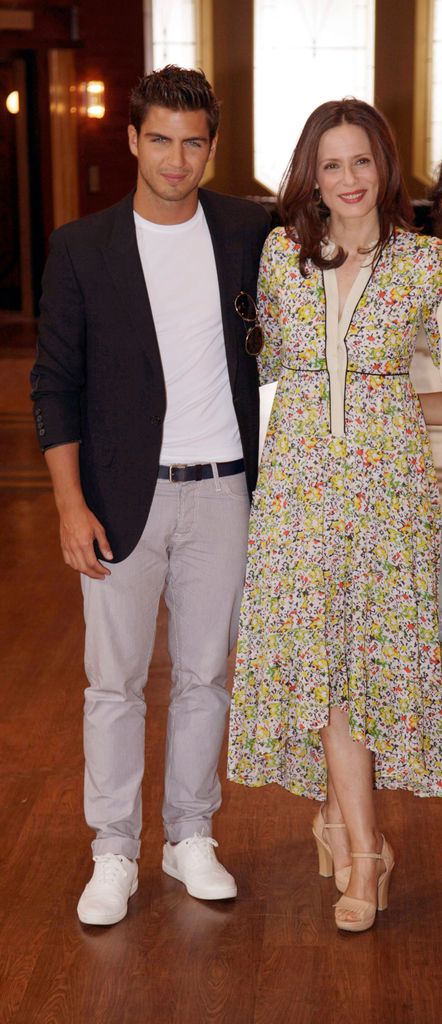 Maxi Iglesias y Aitana Sánchez-Gijón en 'Galerías Velvet'