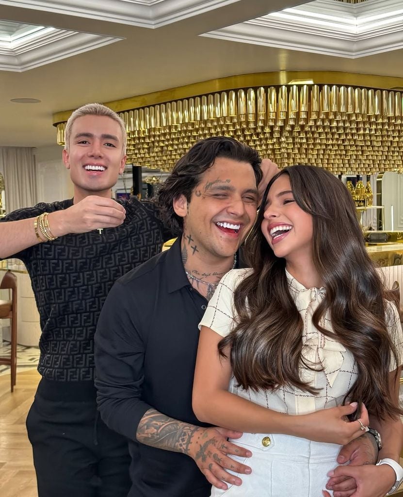 Incluso, Christian Nodal convivió con Micky en una ocasión que acompañó a su esposa al salón. 