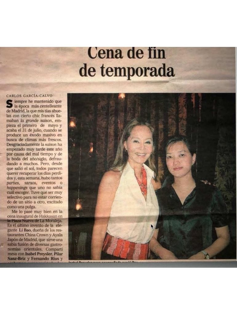 Recorte de prensa de Isabel Preysler con María Li Bao
