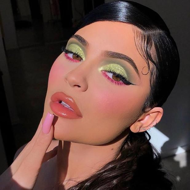 tendencia de usar varios colores en el ojo