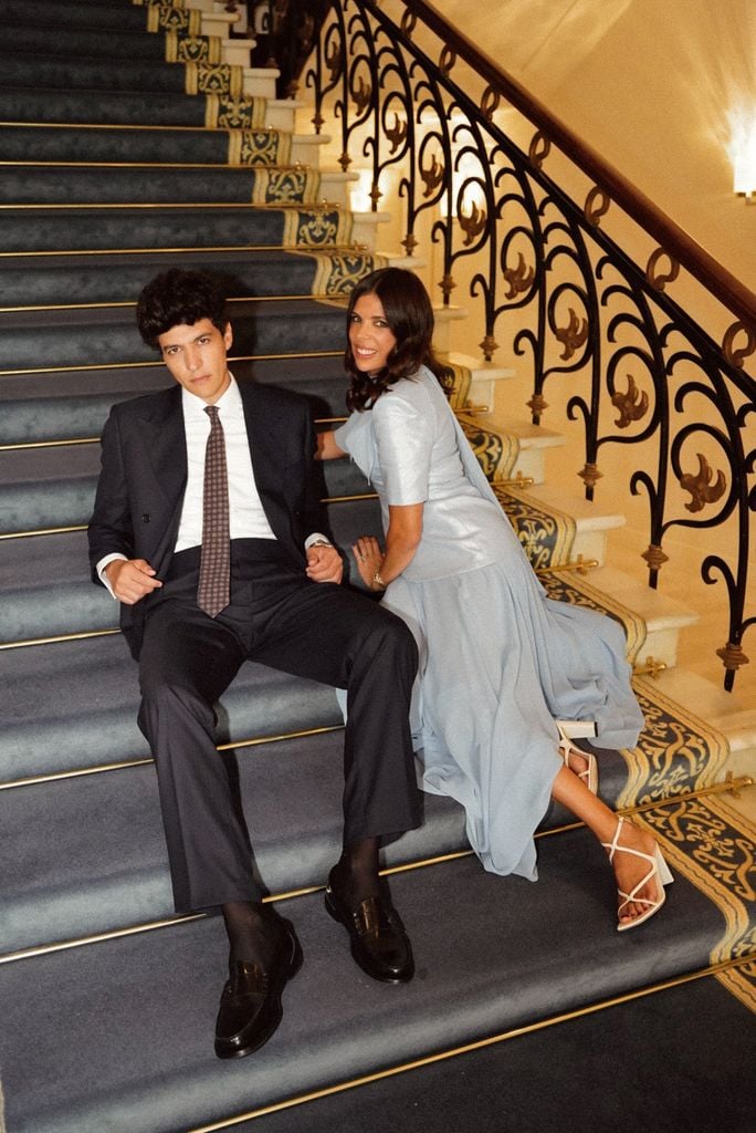 La pareja de influencers, Nacho Yanes y Laura Dosouto, posan durante la celebración del bautizo de su hijo