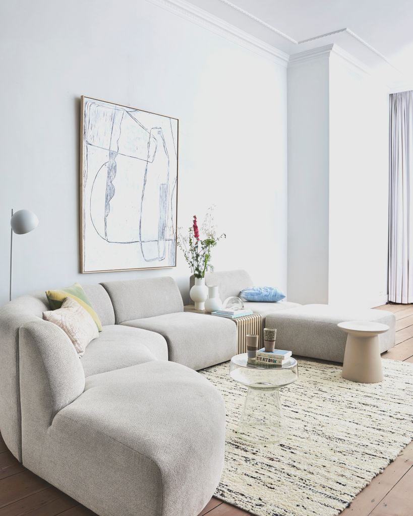 Salón con sofá y chaise longue
