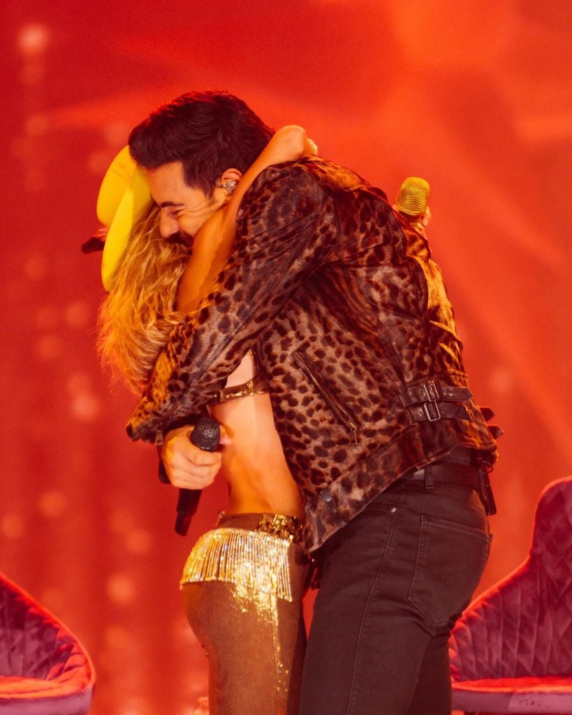 Carlos Rivera y Anahí coronaron la gala final de '¿Quién es la Máscara?' con un dueto muy especial