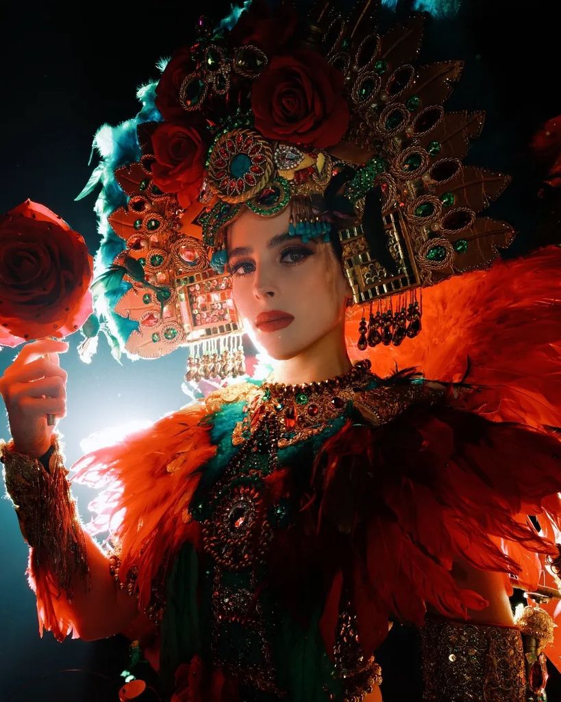 Fátima Bosch llevó un traje inspirado en la diosa mexica Xochiquétzal.