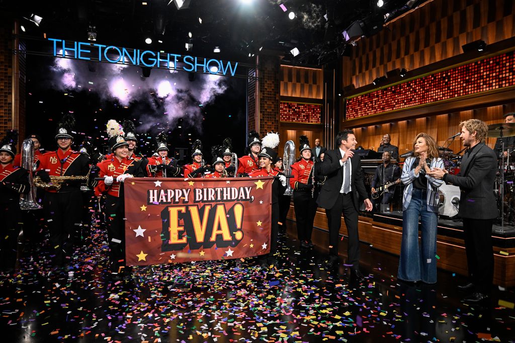 Ryan Gosling sorprende a Eva Mendes cantándole el cumpleaños feliz en directo en televisión