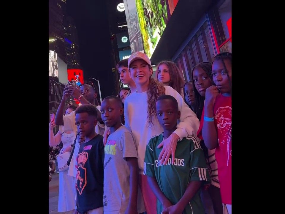 Shakira disfrutó pasear con los niños por Times Square.