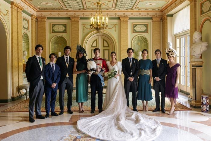 Los condes de Osorno en su boda con sus hermanos
