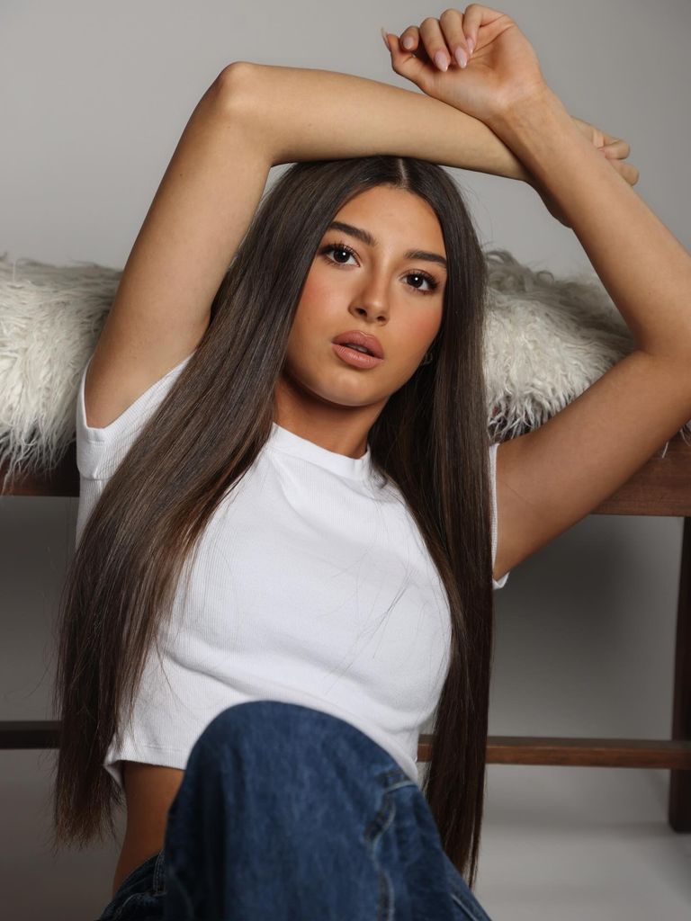 Kailey Levy mostró sus dotes de modelo en una nueva sesión de fotos.