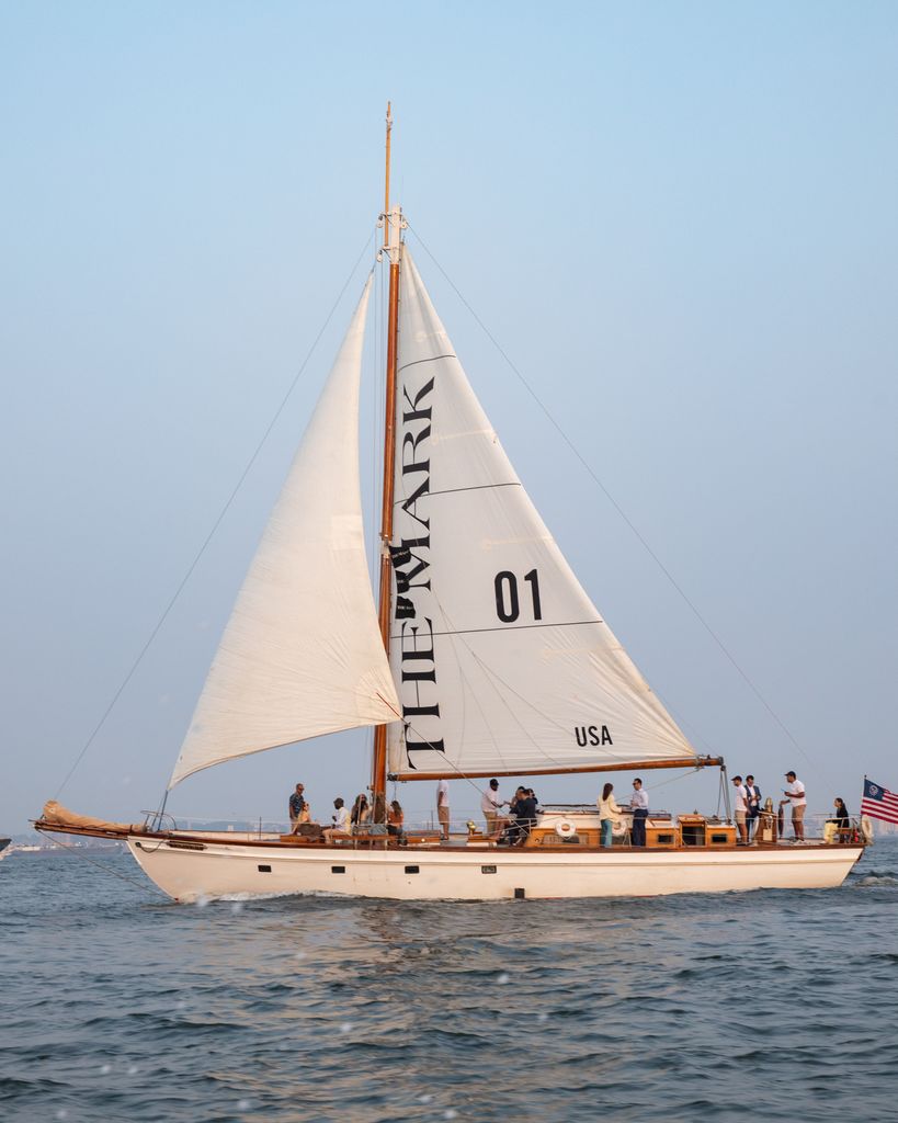 El velero Herreshoff de 70 pies de The Mark regresa este mes de mayo. 