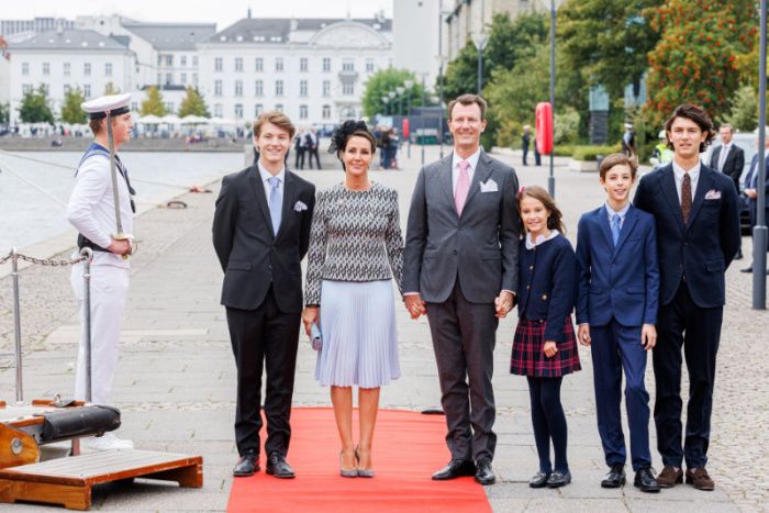 Joaquin y Marie de Dinamarca con sus hijos