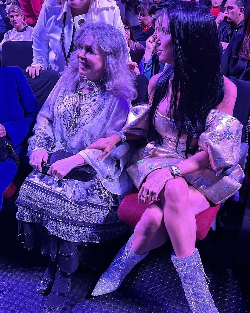 Mariela Sánchez junto a Verónica Castro en uno de los conciertos de Cristian en la Ciudad de México.