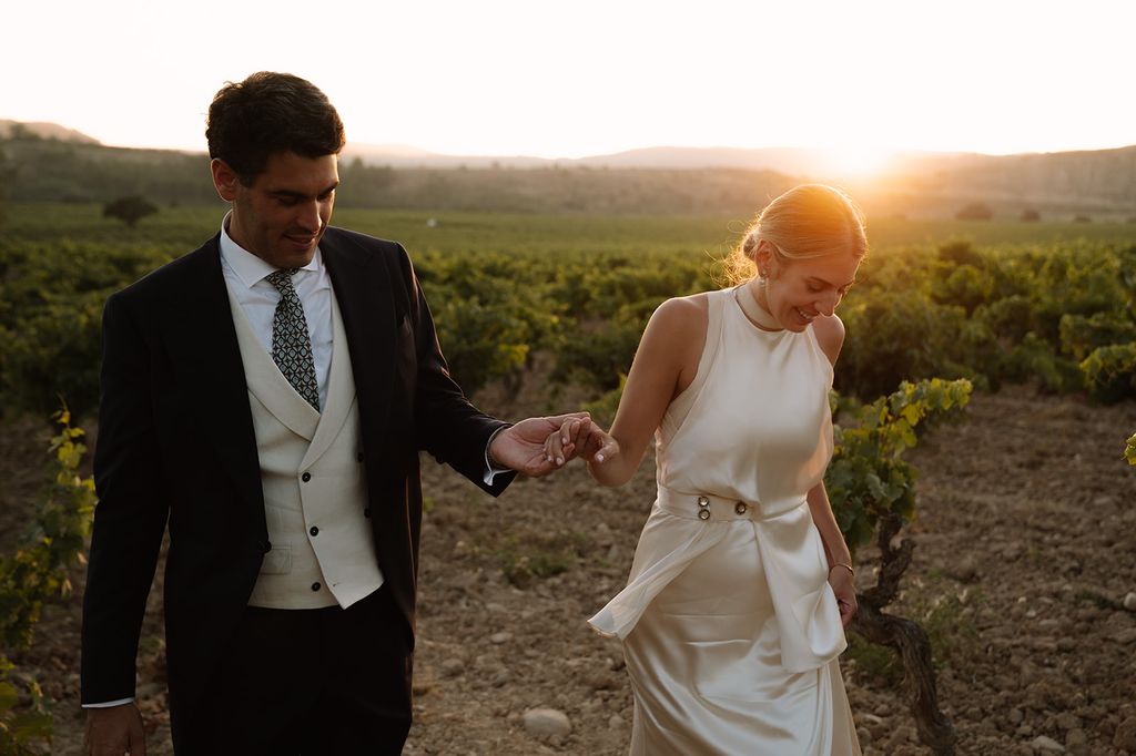 Nerea con vestido de Laura Ponte y su marido, Saimon