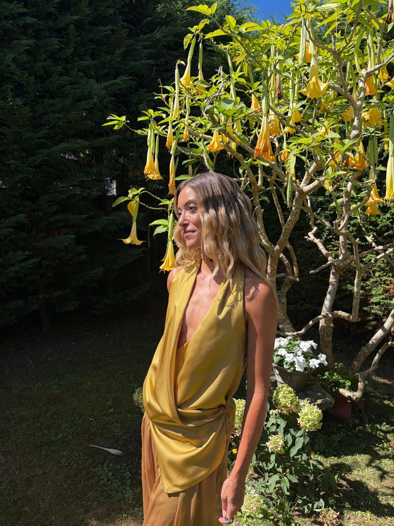 Look de invitada con conjunto de Bimani