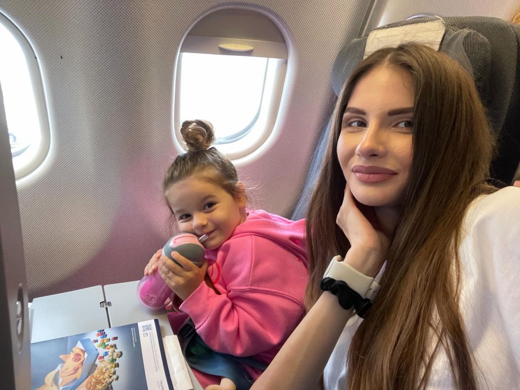 Broni con su hija Brianna viajando a Eslovaquia.
