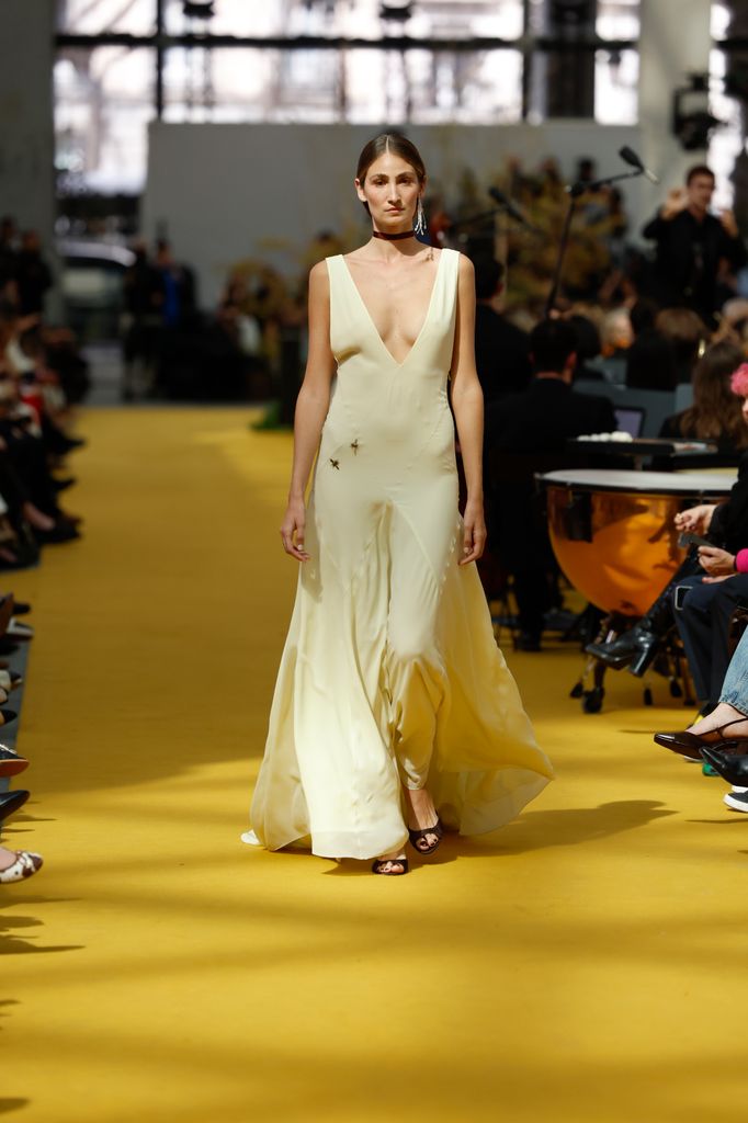Almudena Cañedo desfilando en la Pasarela Cibeles Mercedes-Benz Fashion Week Madrid 2026 el 18 de marzo
