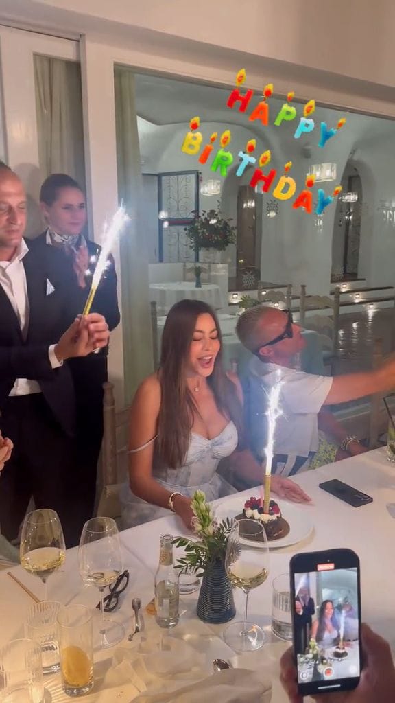 Durante la cena, a Sofía Vergara le cantaron el 'Happy Birthday'