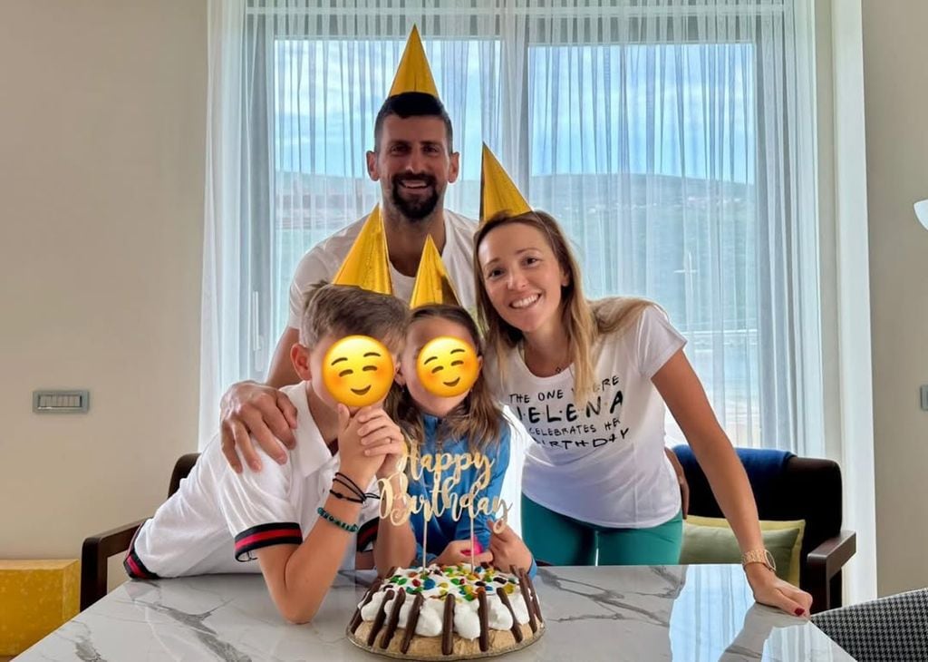 Novak y Jelena con sus hijos Stefan y Tara