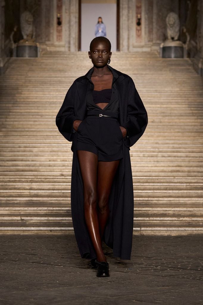 Max Mara: desfile de la colección Resort 2026 en Nápoles