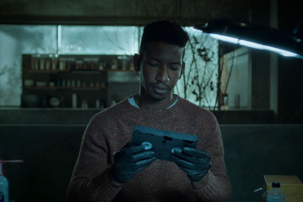 Archive 81. Mamoudou Athie as Dan Turner in episode 106 of Archive 81. Cr. Courtesy Of Netflix © 2021