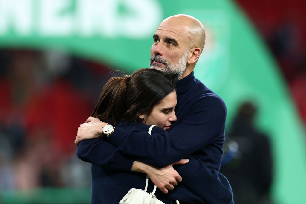 Pep Guardiola celebra un nuevo título junto a su hija María, una de las personas con las que ahora quiere compartir mucho más tiempo tras dejar el Manchester City