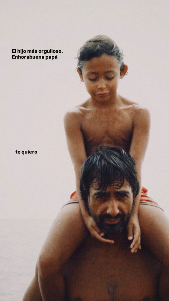 Juan del Val Roca de pequeño junto a su padre 