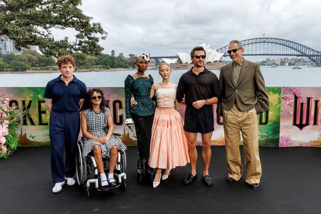 SYDNEY, AUSTRALIA - NOVEMBER 05: (L-R) Ethan Slater, Marissa Bode, Cynthia Erivo, Ariana Grande, Jonathan Bailey and Jeff Goldblum pose for a photocall for the Australian premiere of "Wicked" at on November 05, 2024 in Sydney, Australia. (Photo by Brendon Thorne/Getty Images)